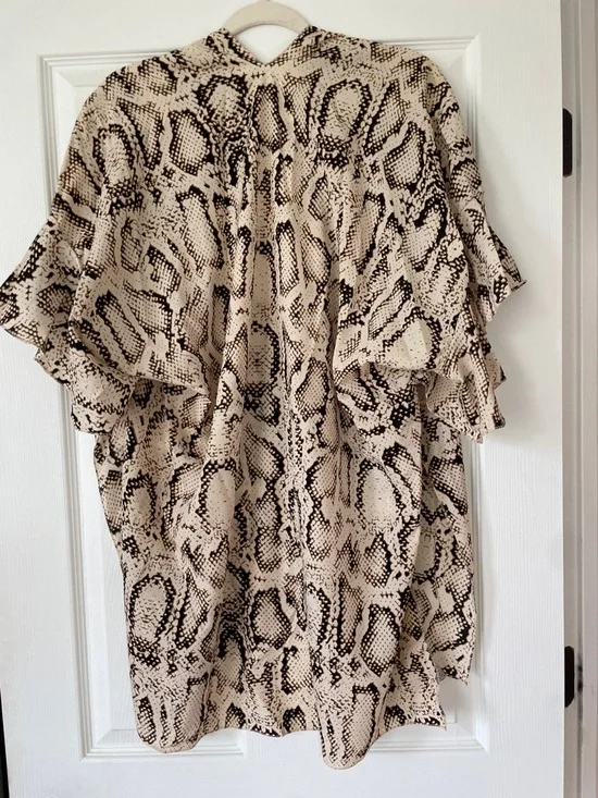 Snake Print Kimono Cardigan in Beige and Black - Picture 4 of 5